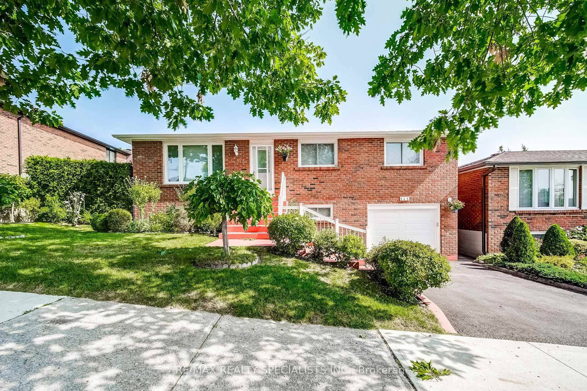 Welcome to 141 Zima Cres in the heart of Bradford !