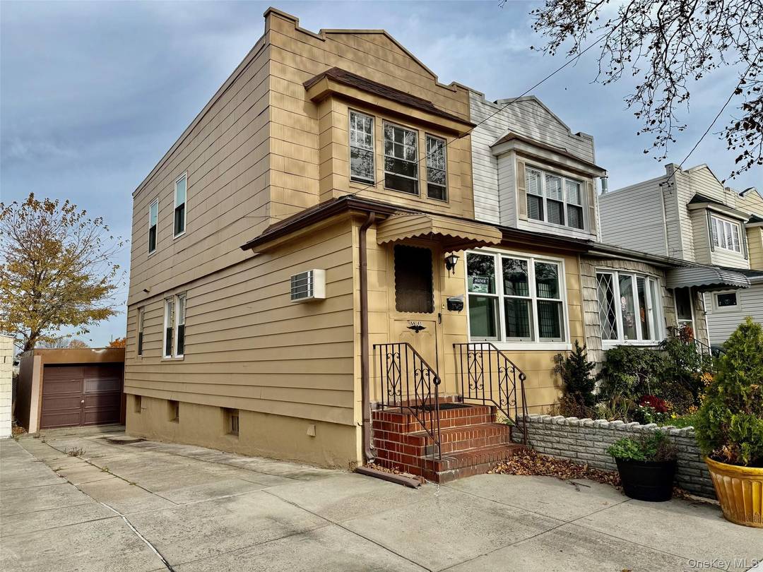 WELCOME TO THIS SINGLE FAMILY SEMI DETACHED HOME IN MASPETH NY.
