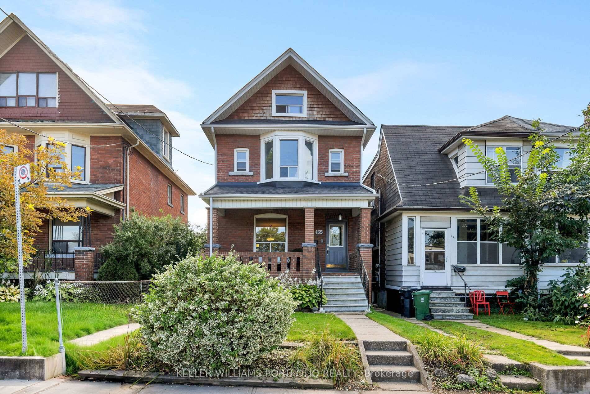 Opportunity knocks in the heart of coveted Roncesvalles.