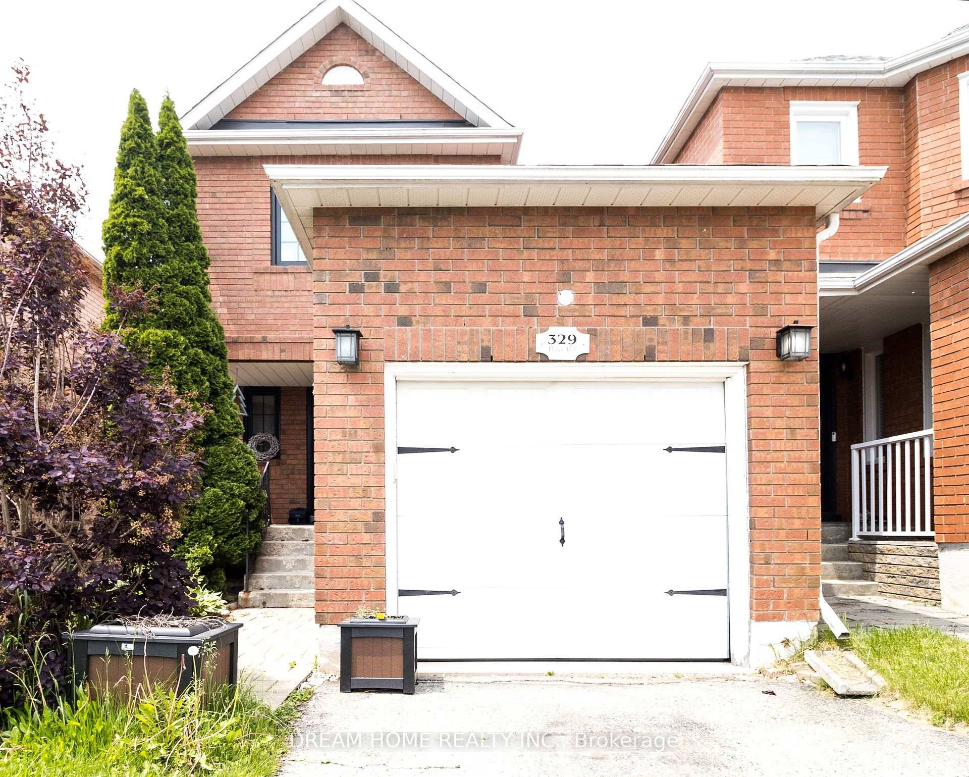 A Linked Property. Stunning Detached 2 Storey Home Ideal for Family Living !