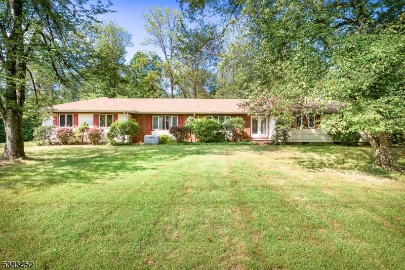 B. O. M. 10 8 2025 ! Sprawling Ranch located in desirable area of Warren !