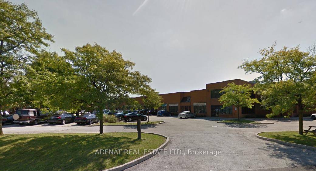 Excellent location condo unit, suitable for your office and business, operated in the same place.