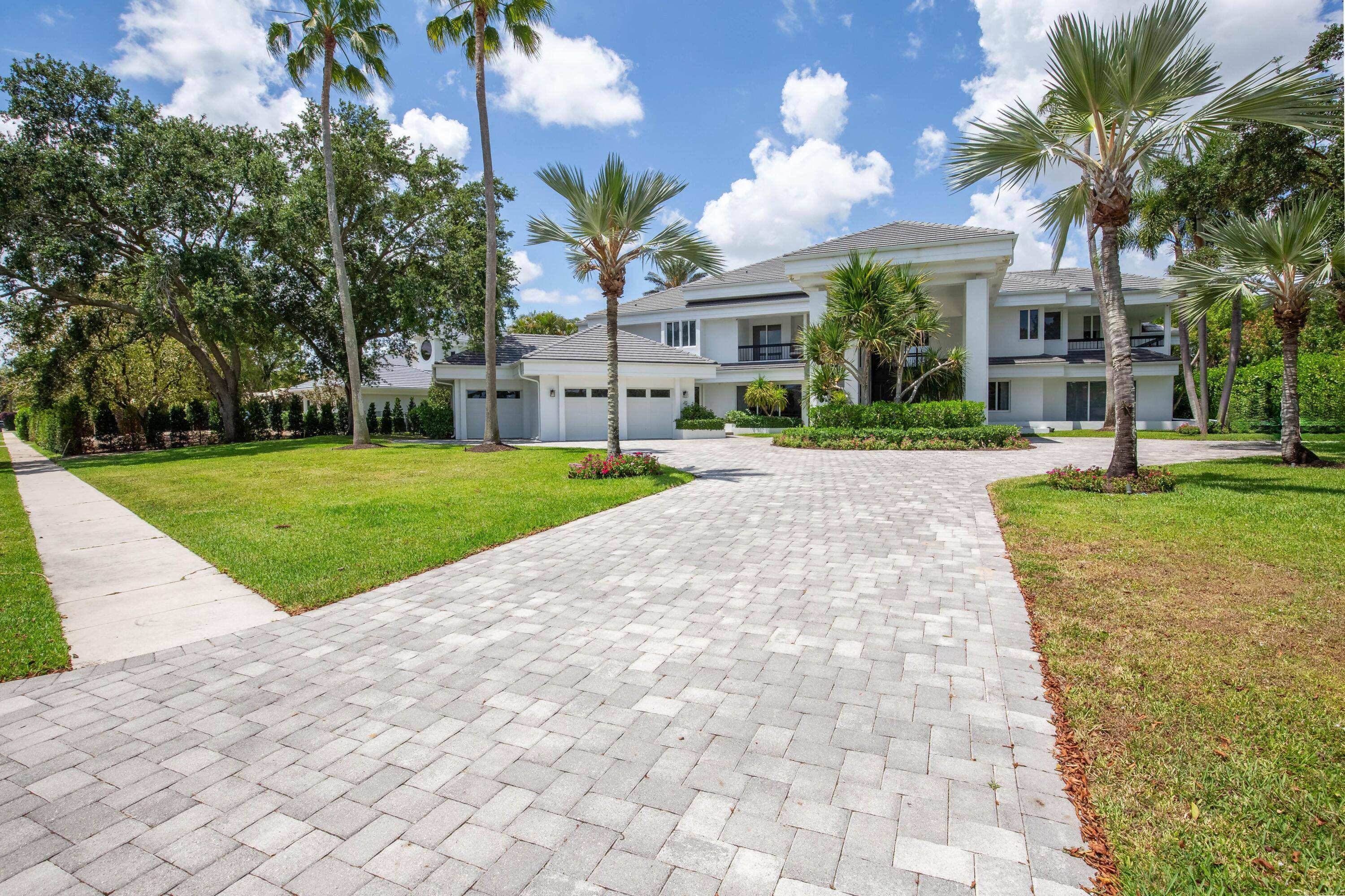Timeless elegance in Palm Beach Polo Country Club !