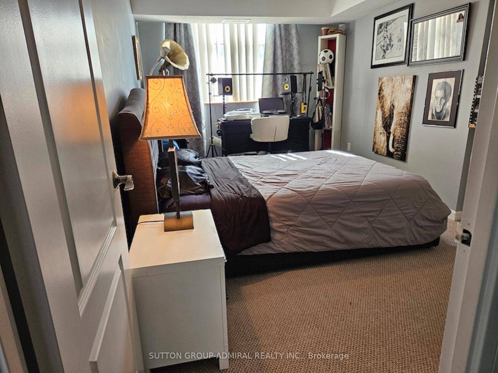 Beautiful Newly Renovated Condo Building In AAA Heart Of Newmarket Location Right At Yonge and Mulock.