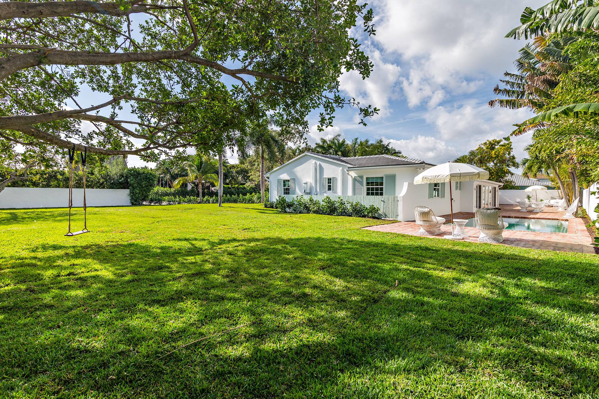 Step into this stunning, fully renovated 4 bed 3.