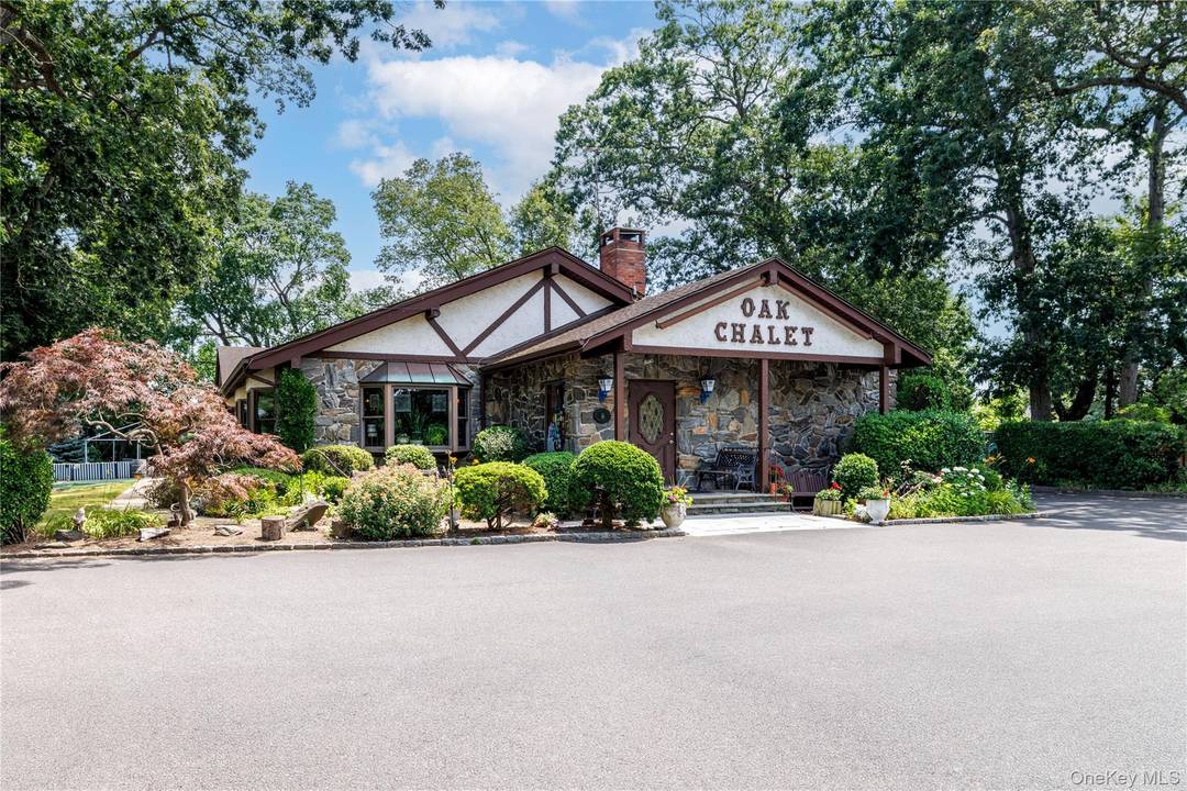 Nestled in the heart of Bellmore, New York, welcome to Oak Chalet an iconic restaurant situated on 1 acre of land.