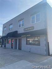Prime Retail Space Located on the Bustling Williamsbridge Road, This Professional office space has plenty to offer !