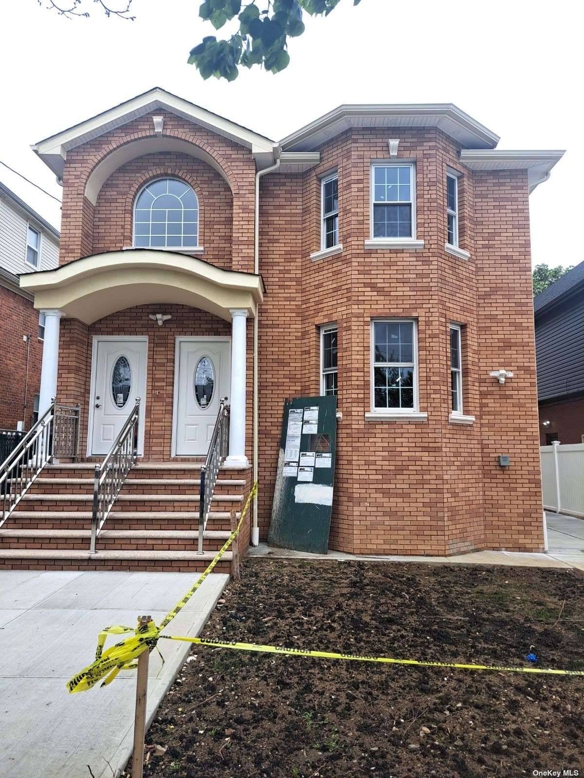REMARKABLE HUGE 2 FAMILY, 3 OVER 3 BEDROOMS, MASTER BEDROOM WITH FULL BATH, BEAUTIFUL HARDWOOD FLOORS, 5 FULL BATHROOMS, HUGE BASEMENT WITH FULL BATHROOM, 40X100 LOT, GARAGE.
