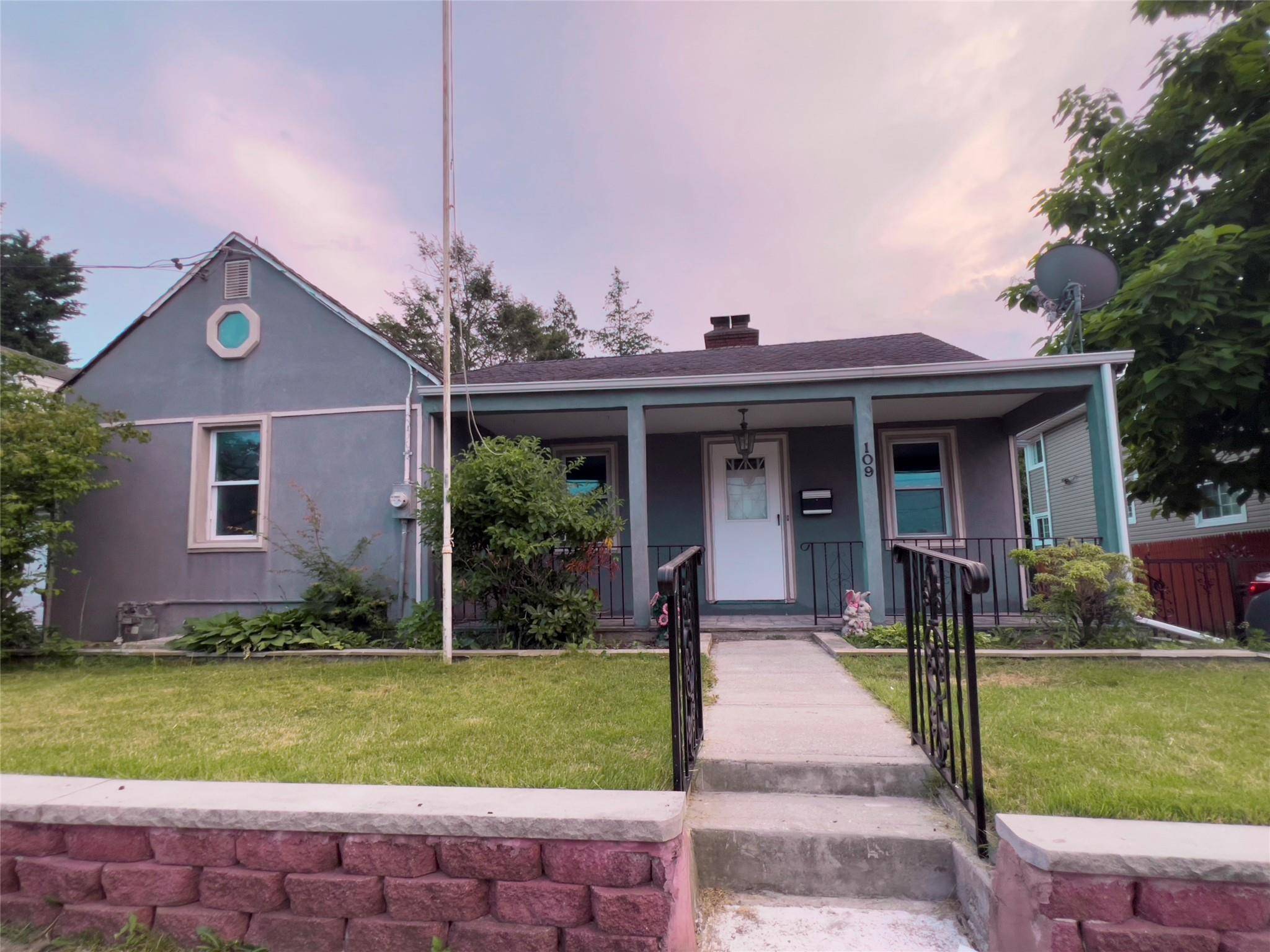 Whole House Rental Consisting Of 3 Bedrooms And 2 Full Baths.