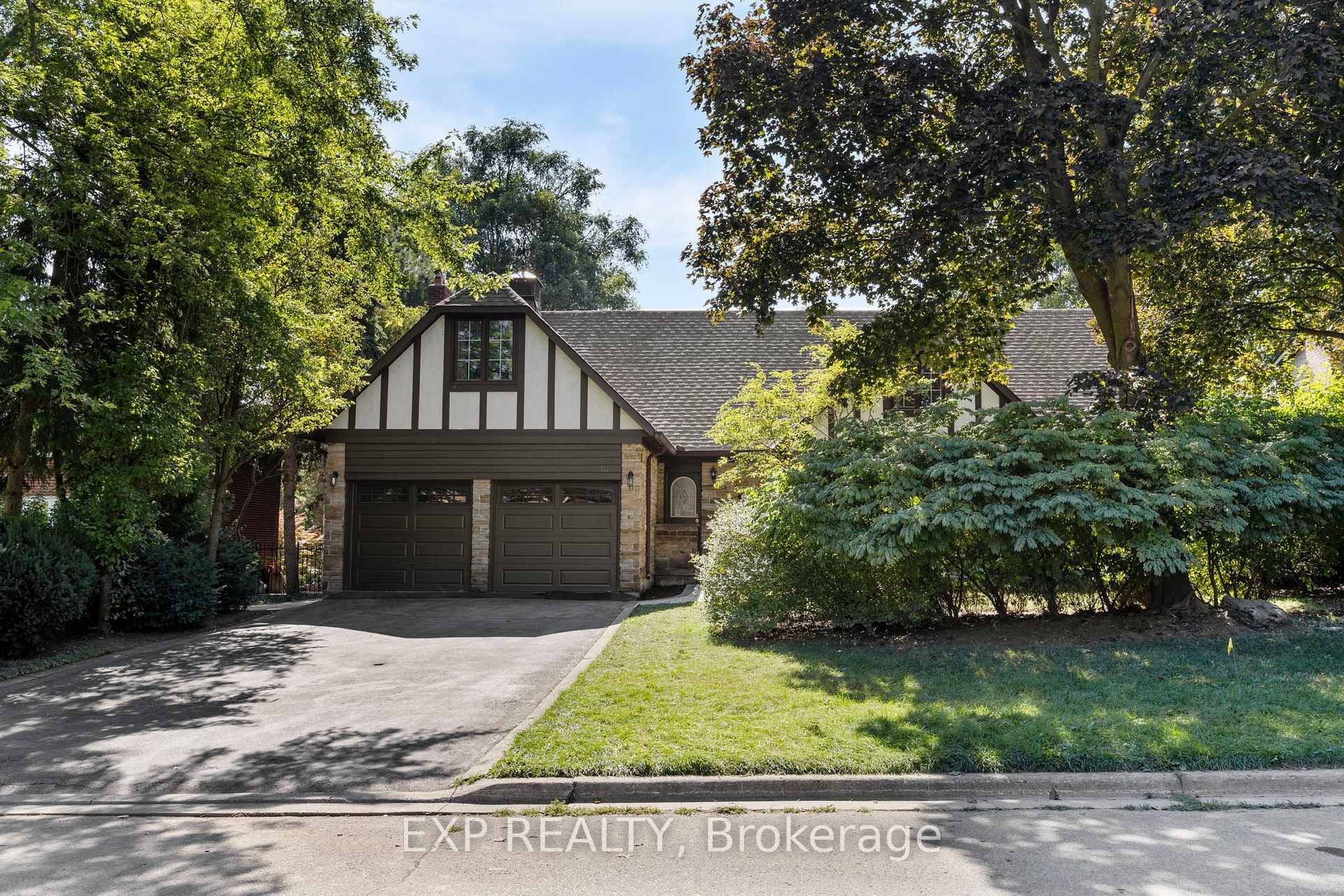 Sought After Prestigious Hemingway Cres Tree Lined Street in Mature Neighborhood Large Lots 75X130Feet Double Ensuites primary bdrms with crown moulding and semi ensuite bdrm both ensuite upgraded with high ...