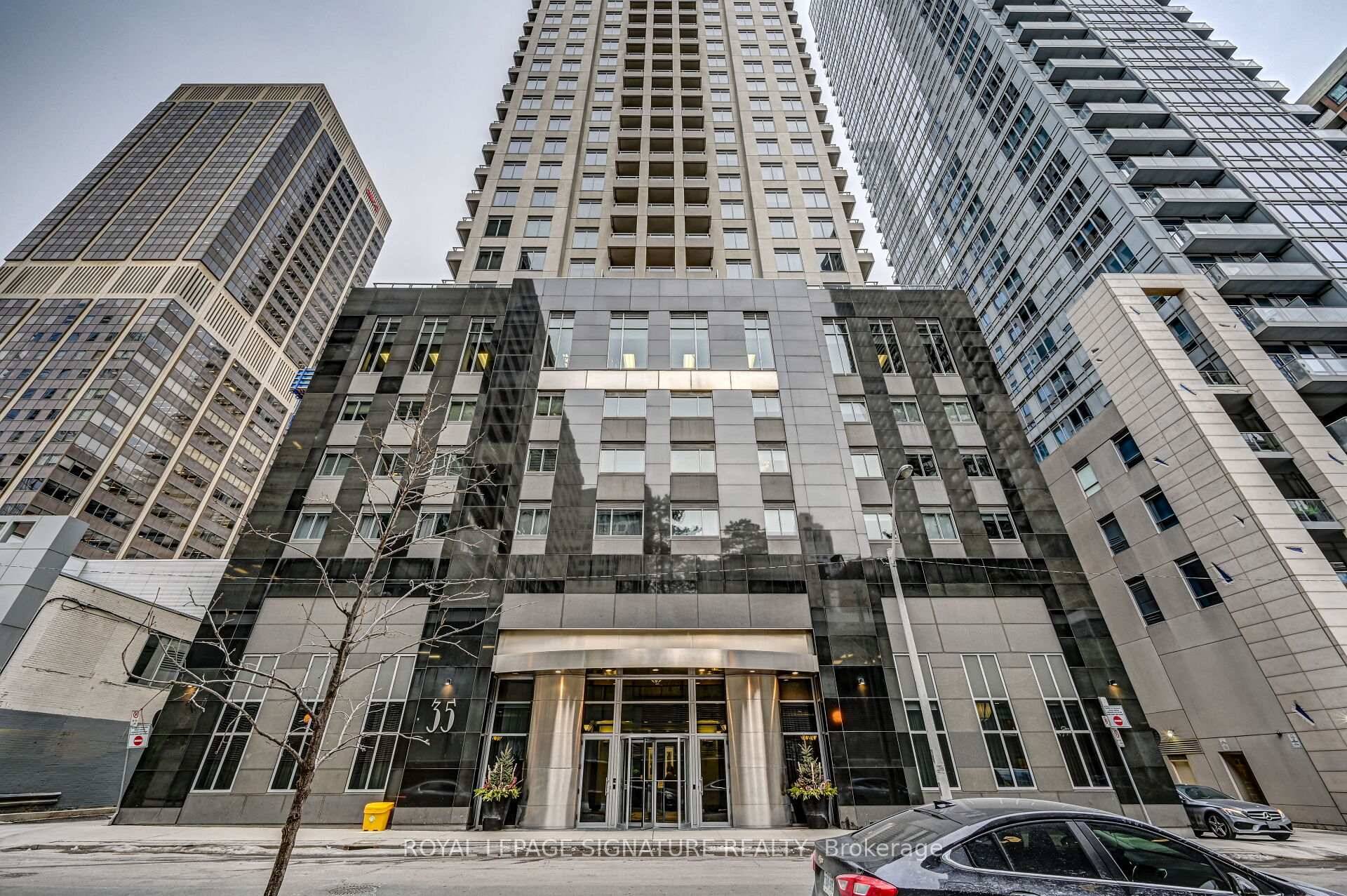 Luxurious 2Br 2Wr Condo In The Heart Of Yorkville !