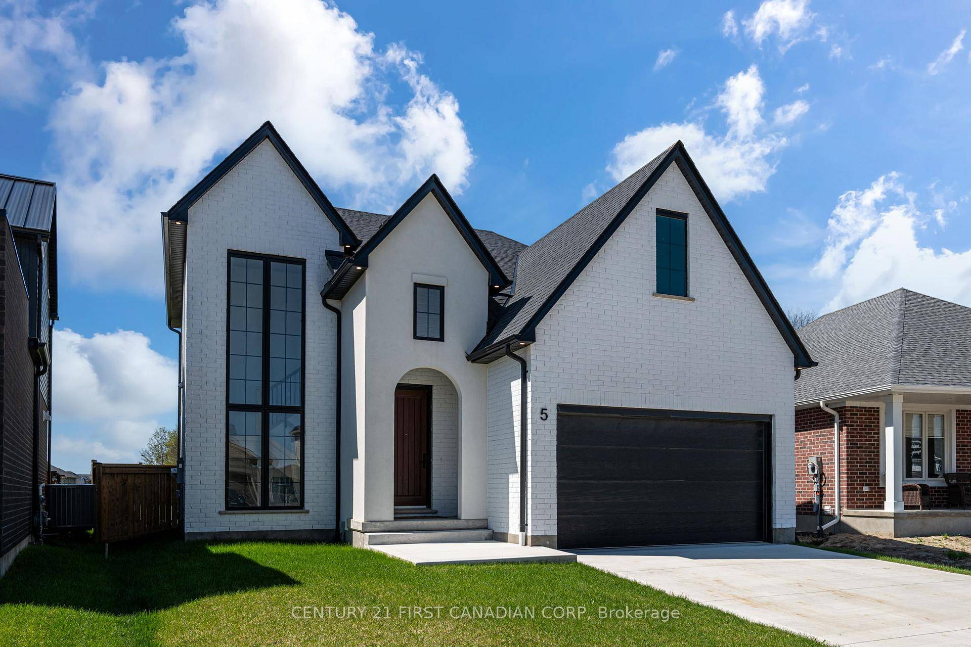 This beautifully designed, modern home is the perfect blend of luxury and function.