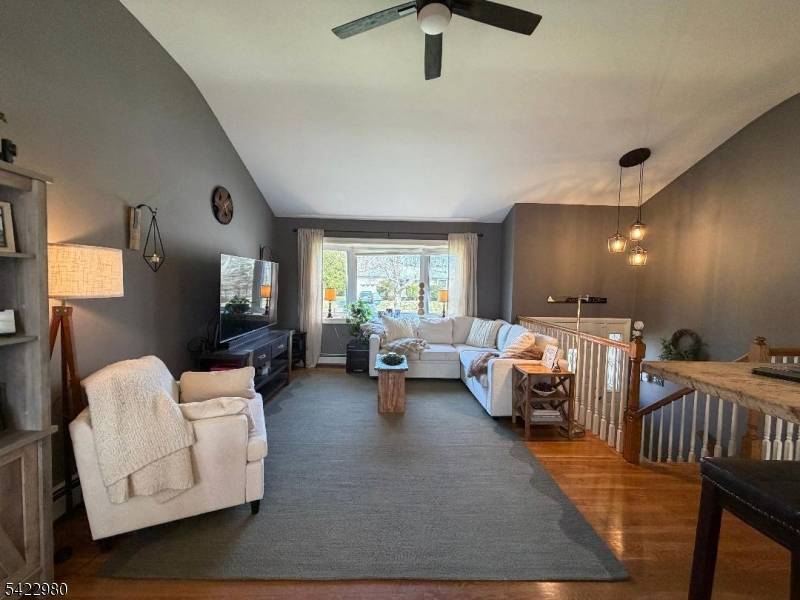 In the sought after White Rock area of Oak Ridge, this charming 3 bedroom, 1 Full 2 Half Bath home offers the perfect blend of comfort, convenience, and suburban tranquility.