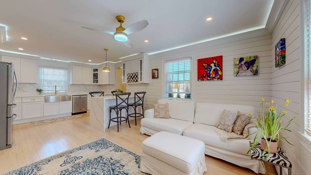 Coastal Charm Meets Modern Luxury in Fairfield, CT Looking for that perfect mix of classic charm and modern sophistication ?