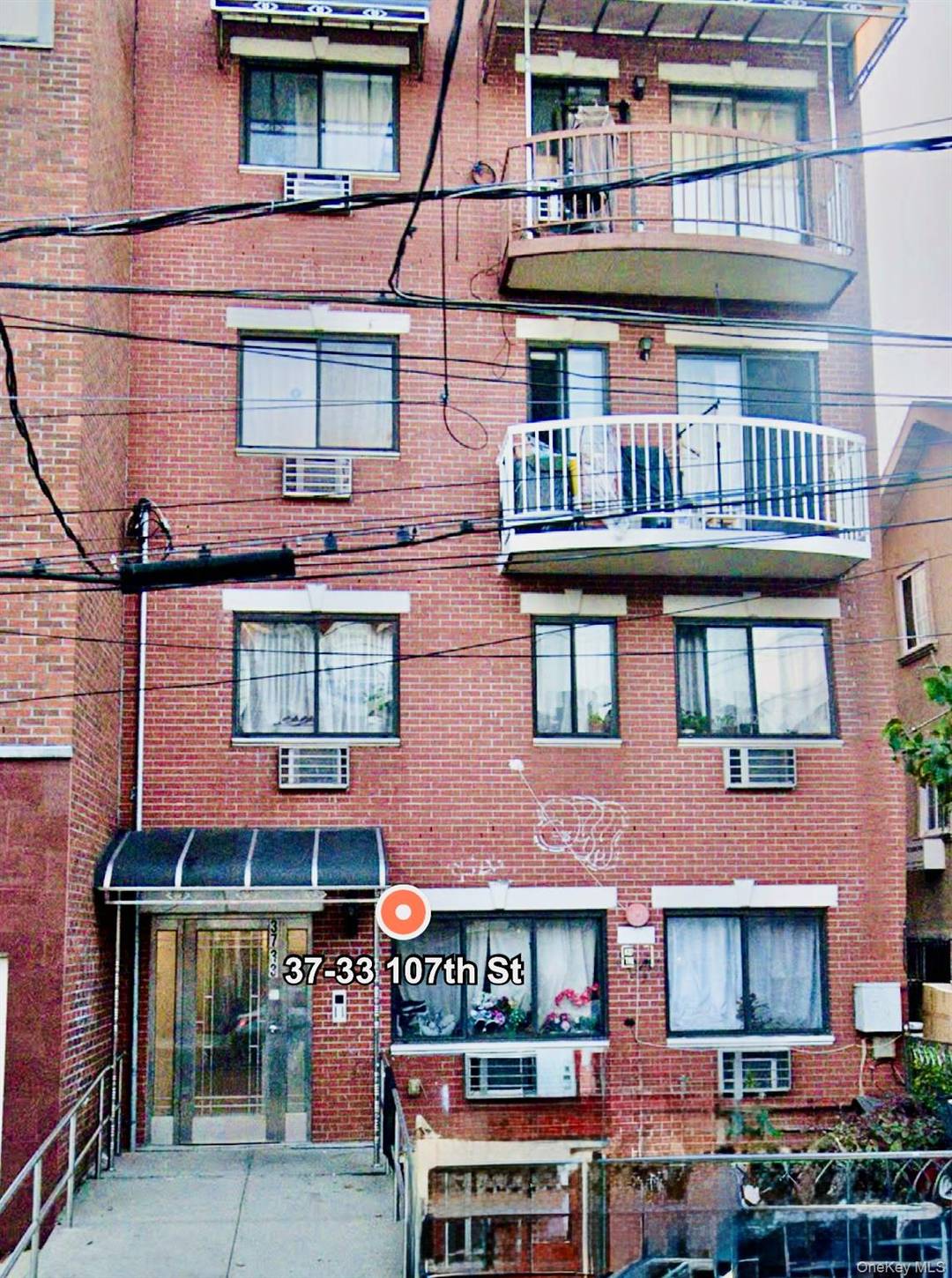 Great Location in Corona, Low Maintenance Costs, Well kept building with reasonable fees.