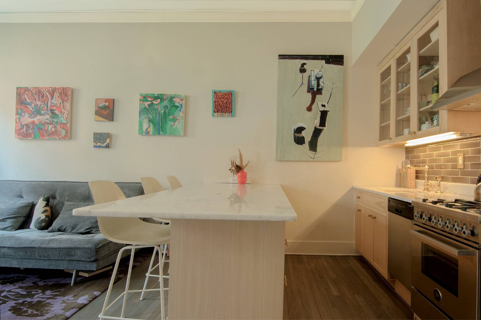 This immaculate modern turn key treasure blends classic Pre War detail and proportions with today s luxury finishes to create an exceptionally rare offering in the heart of NYC s ...