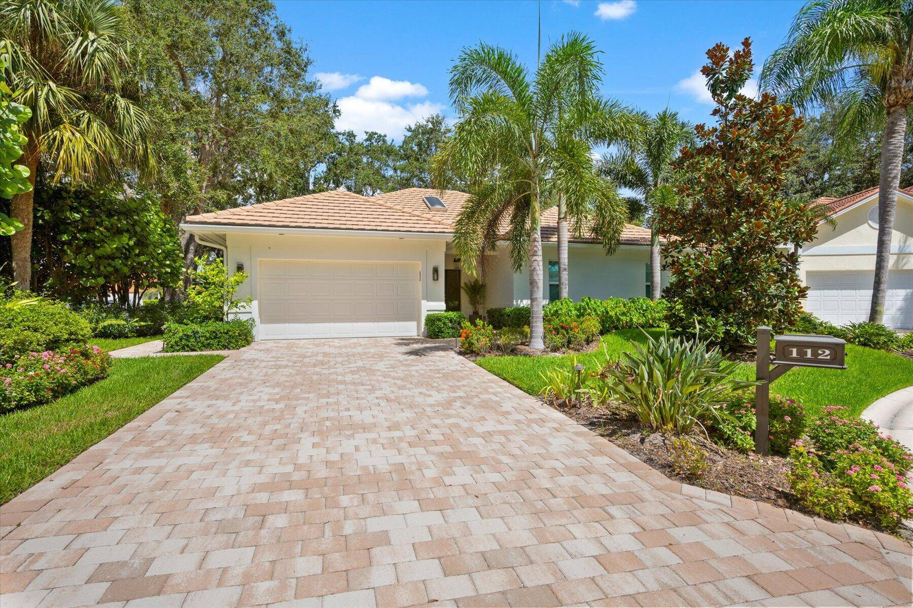 Welcome to this gorgeously designed and newly renovated golf cottage turned tropical retreat in The Loxahatchee Club.