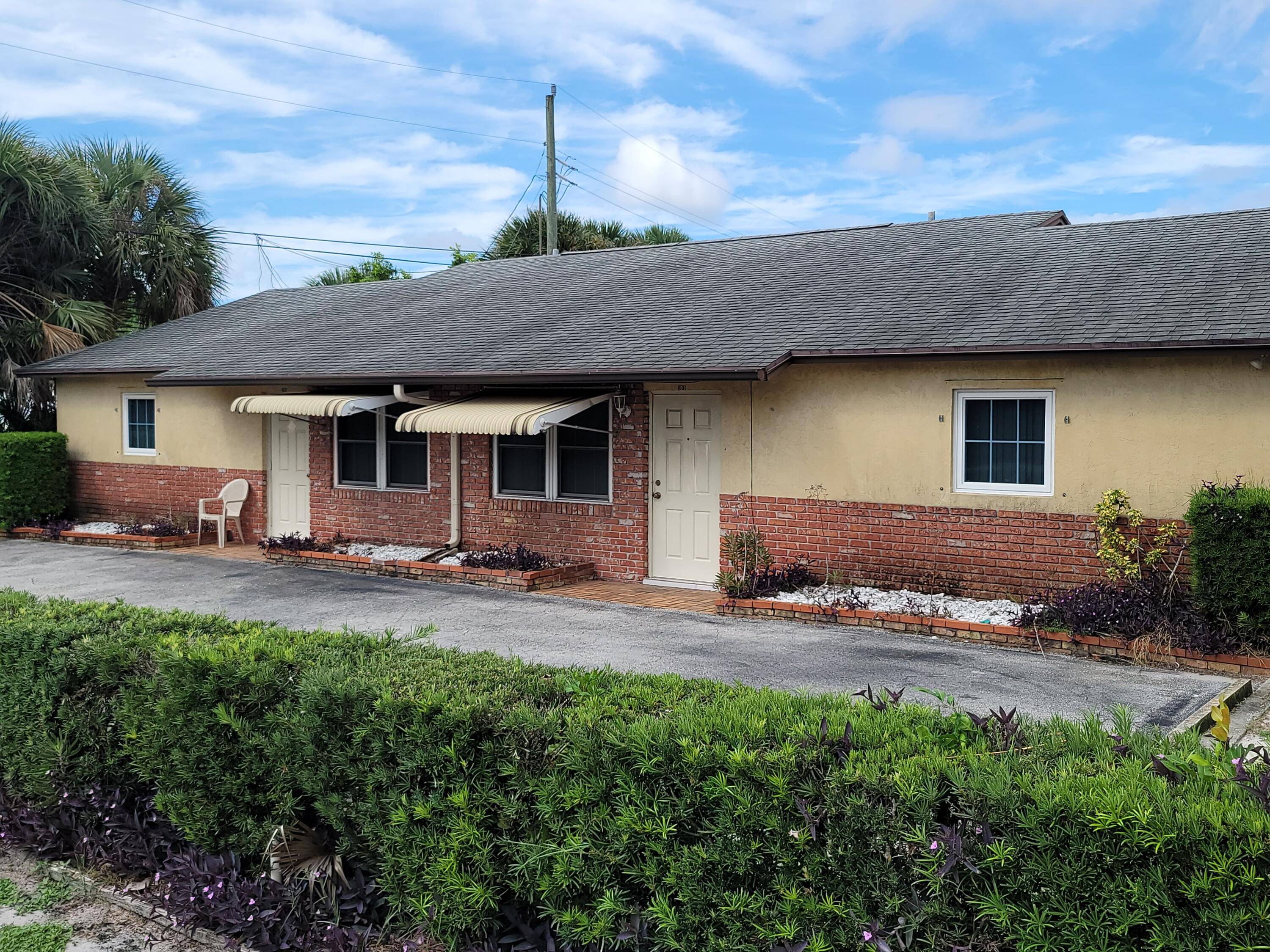 Close to shopping, beaches, restaurants.