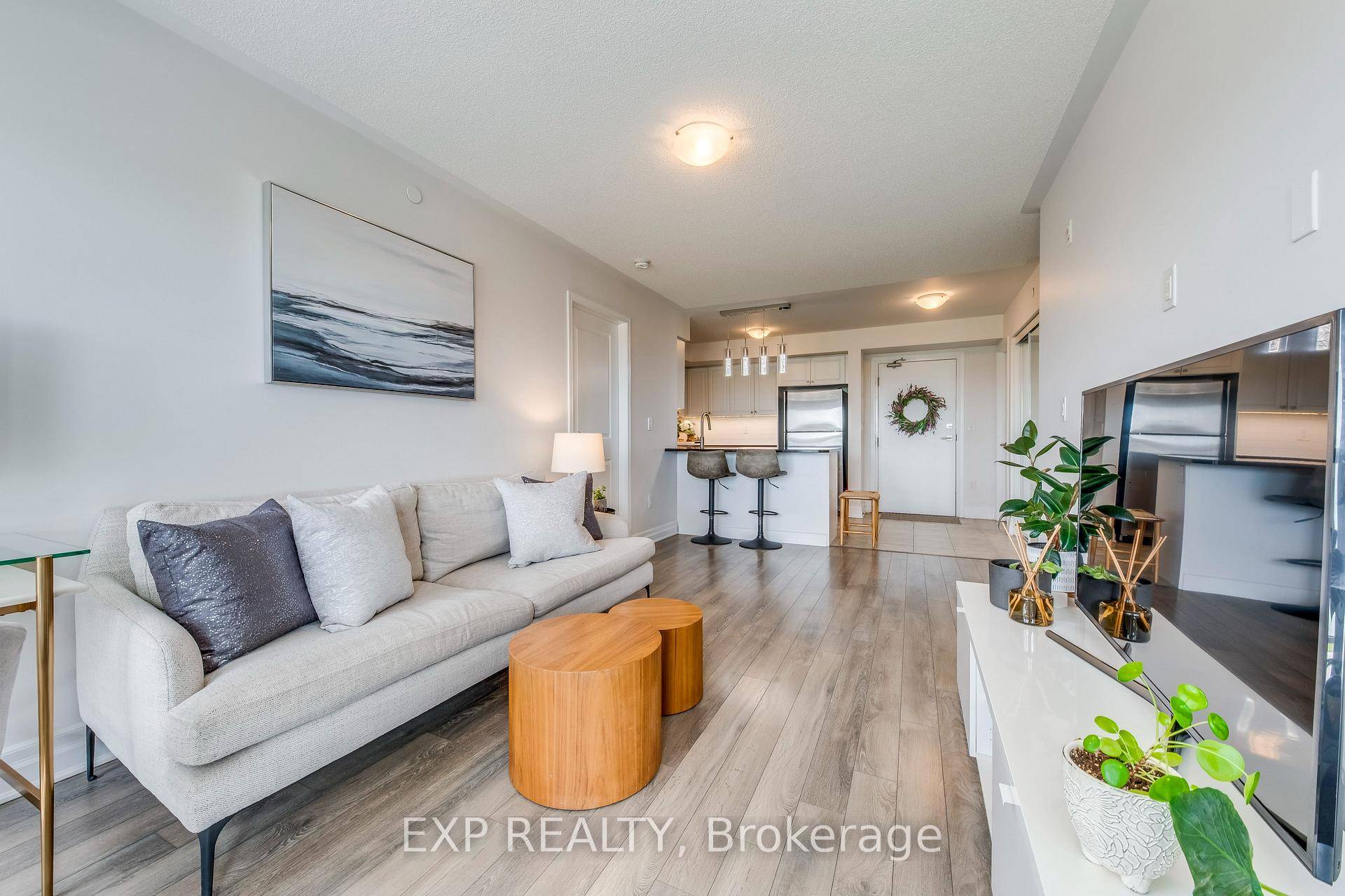 Nestled in the vibrant and family oriented Willmont community, this exquisite 2 bed, 2 bath suite offers almost 900 sq.