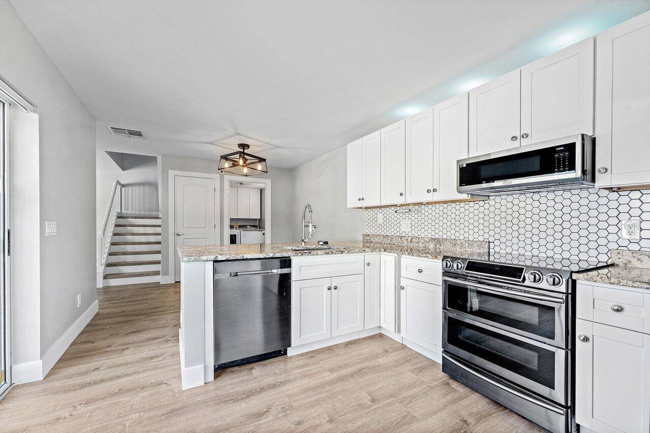 A charming renovated 2 bedroom townhome nestled in the sought after gated community of Wellesley at Lake Clarke Shores.
