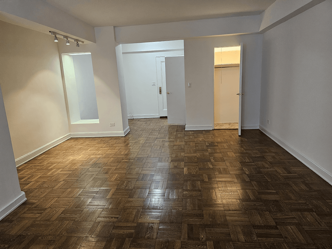 Charming one bedroom with Pre War touches !