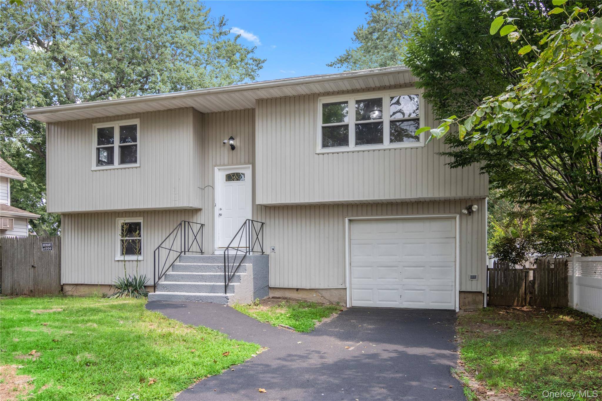 Welcome to 426 5th St, East Northport !