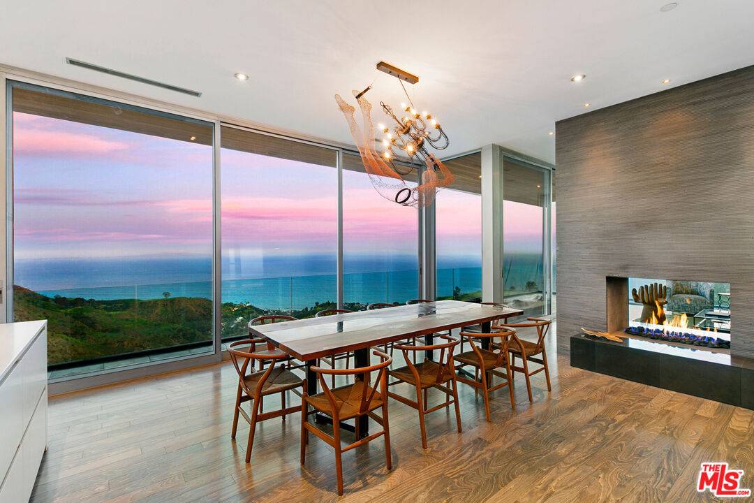 21766 Azurelee Dr 5BR Malibu La
