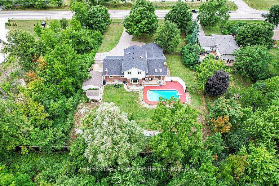 Welcome to this exceptional countryside estate within the city, set on a rare 0.