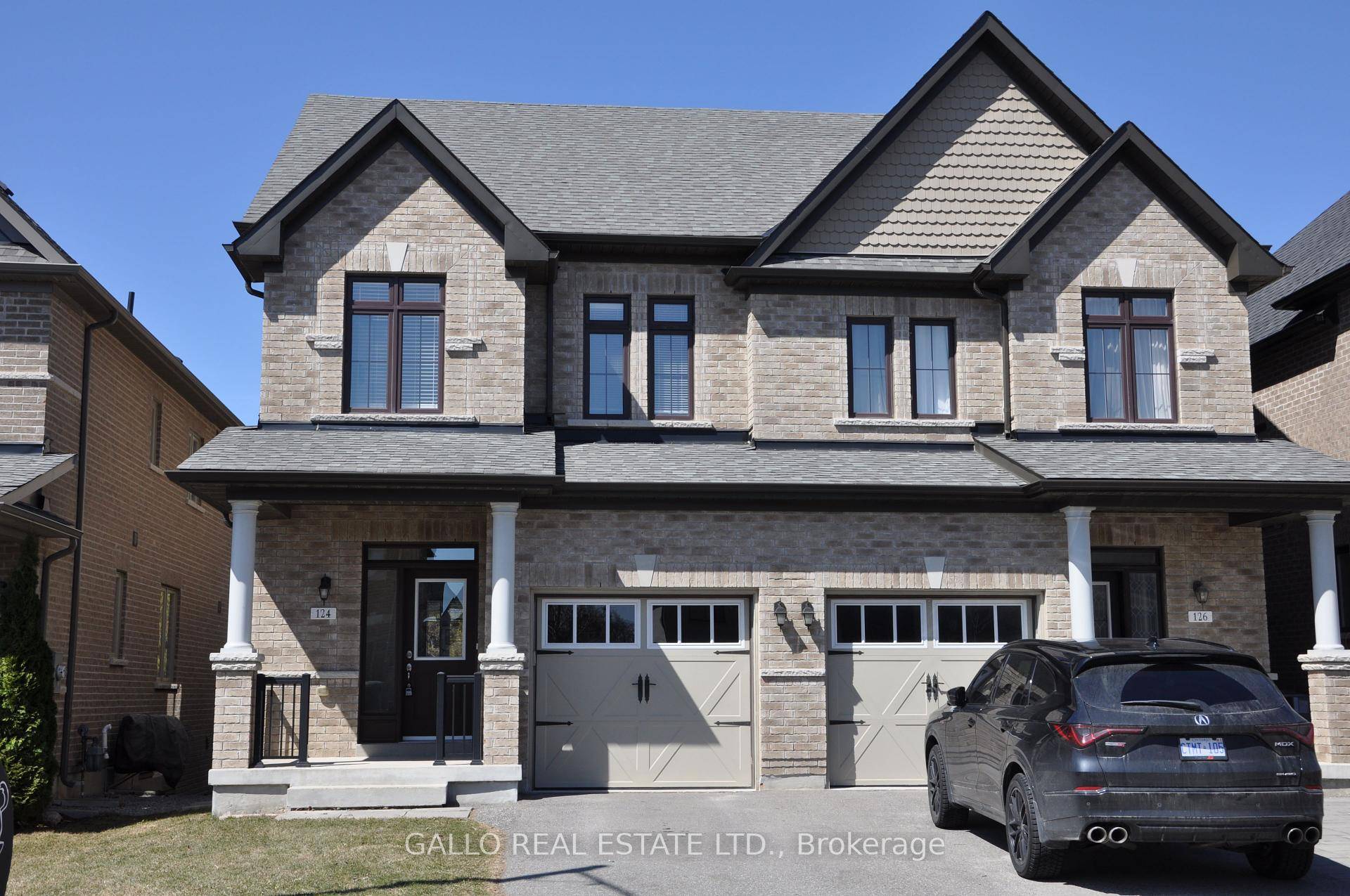 Beautiful Bright 3 Bedroom, 4 Bathroom Semi detached 1473 Sq.