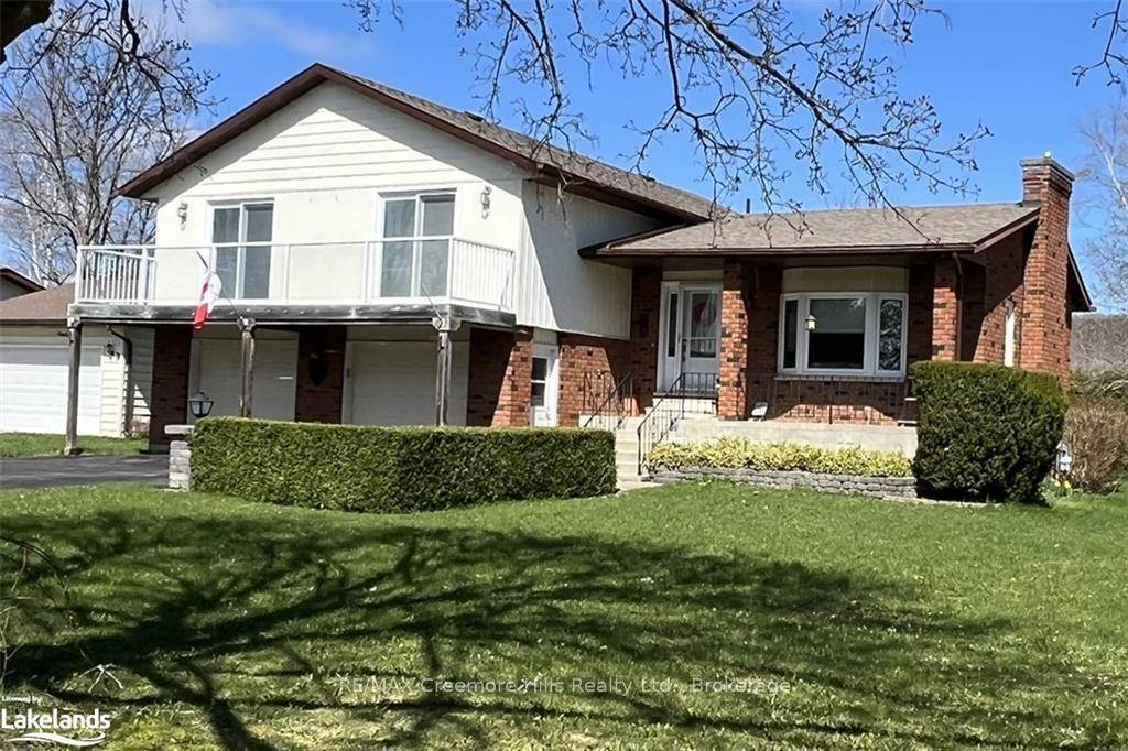 This spacious and immaculate home features four bedrooms and three bathrooms, situated on a generous 78 ft x almost 200 ft lot in the charming Village of Creemore.