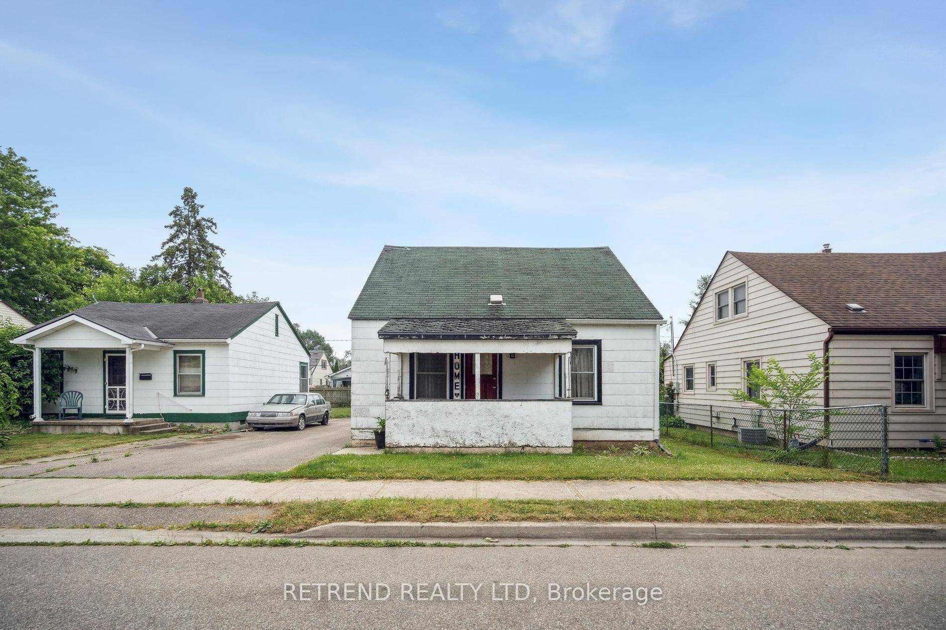 Charming 3 bedroom detached home in a quiet and safe Brantford neighbourhood.