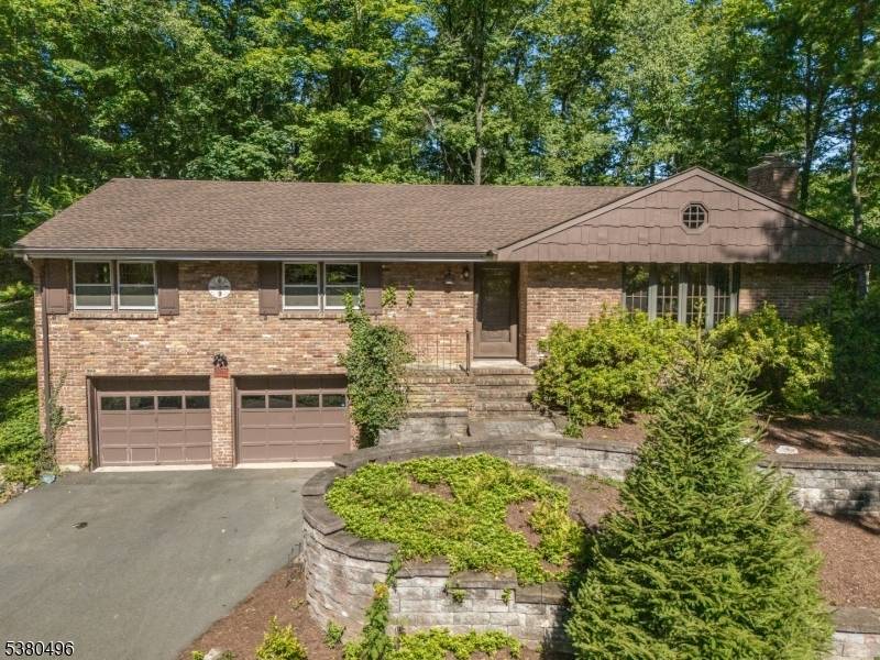3 BEDROOM 2 BATH SPACIOUS EXPANDED BRICK RANCH IN THE HIGHLY DESIRABLE SUNSET LAKE COMMUNITY !