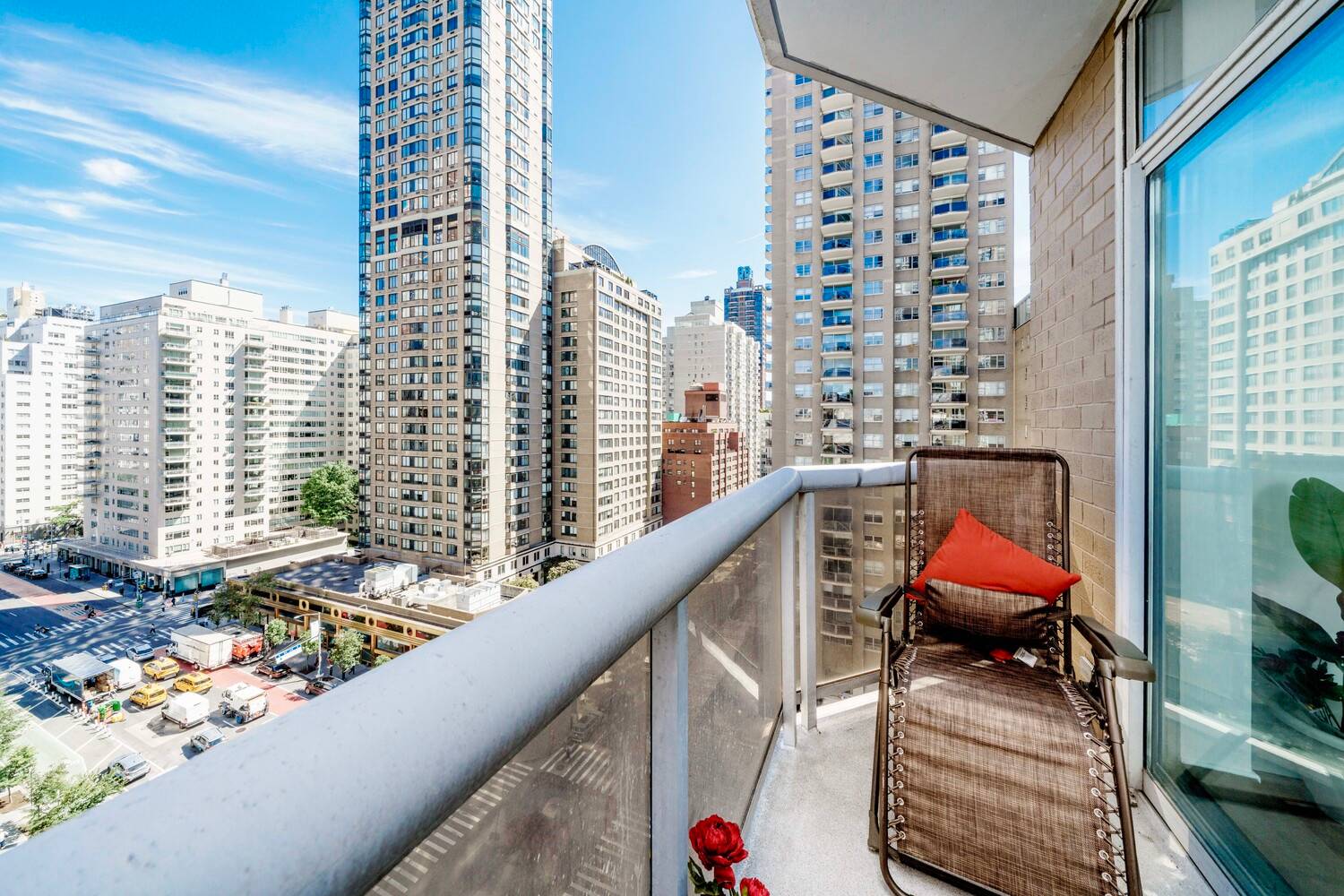 MINT CONDITION JR 1 BEDROOM WITH ALL NEW CHEF'S KITCHEN, SPA LIKE BATHROOM, ALL NEW ACs and more.