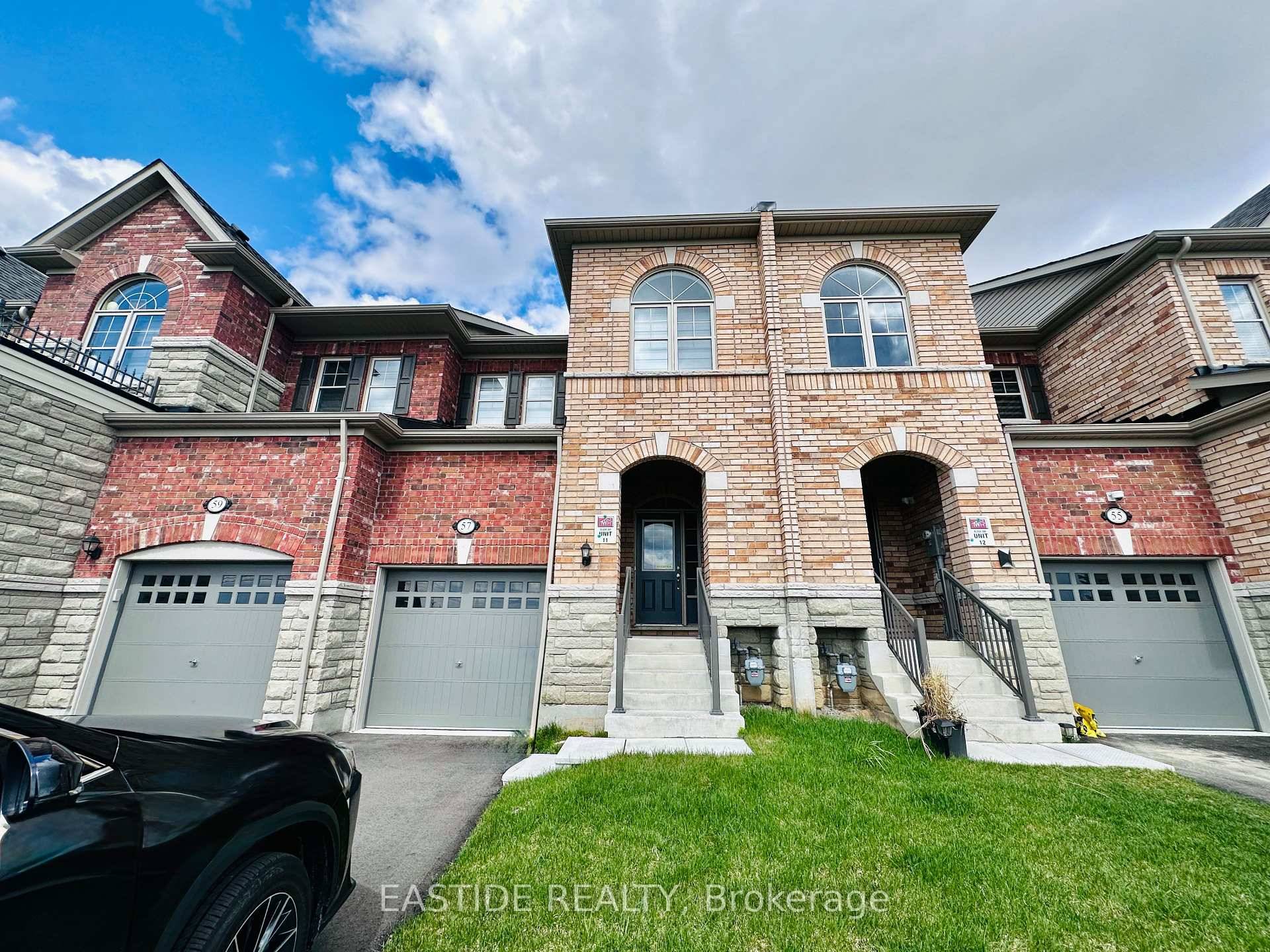 Well maintained townhome in the heart of desirable Creditview !