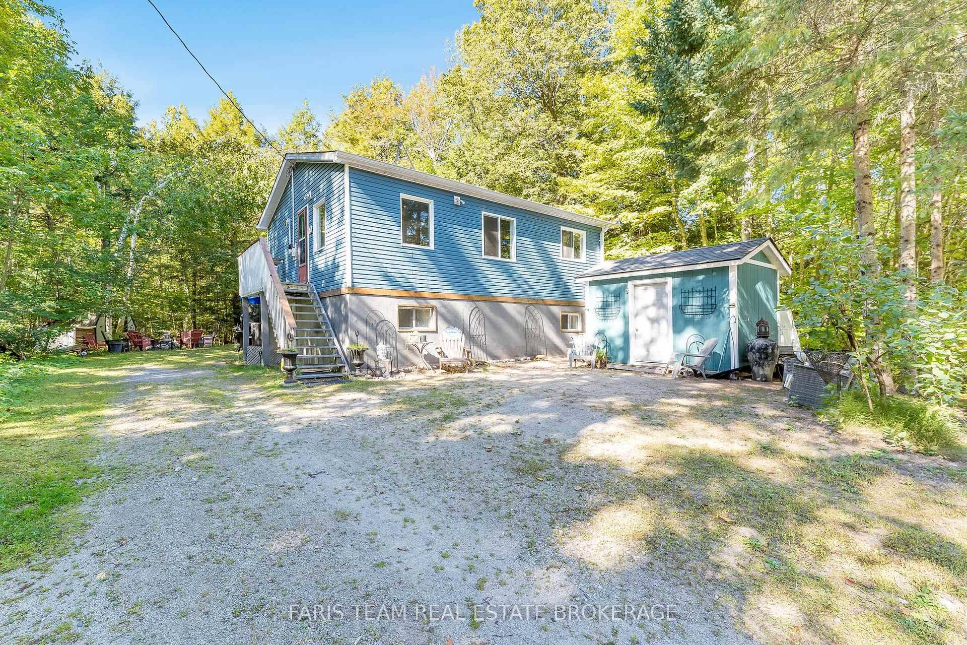 Top 5 Reasons You Will Love This Home 1 Experience exclusive access to the sparkling shores of Georgian Bay, where morning strolls, breathtaking sunsets, and the relaxed rhythm of lakeside ...