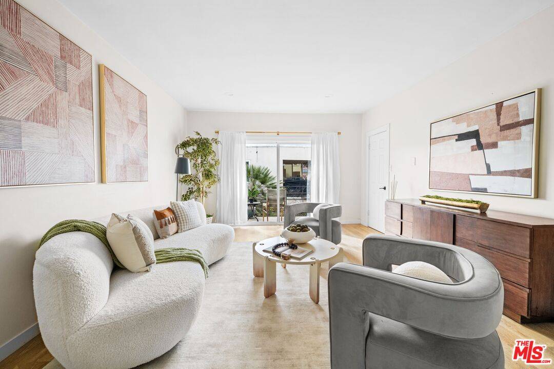 1600  N Hobart Blvd 1BR La