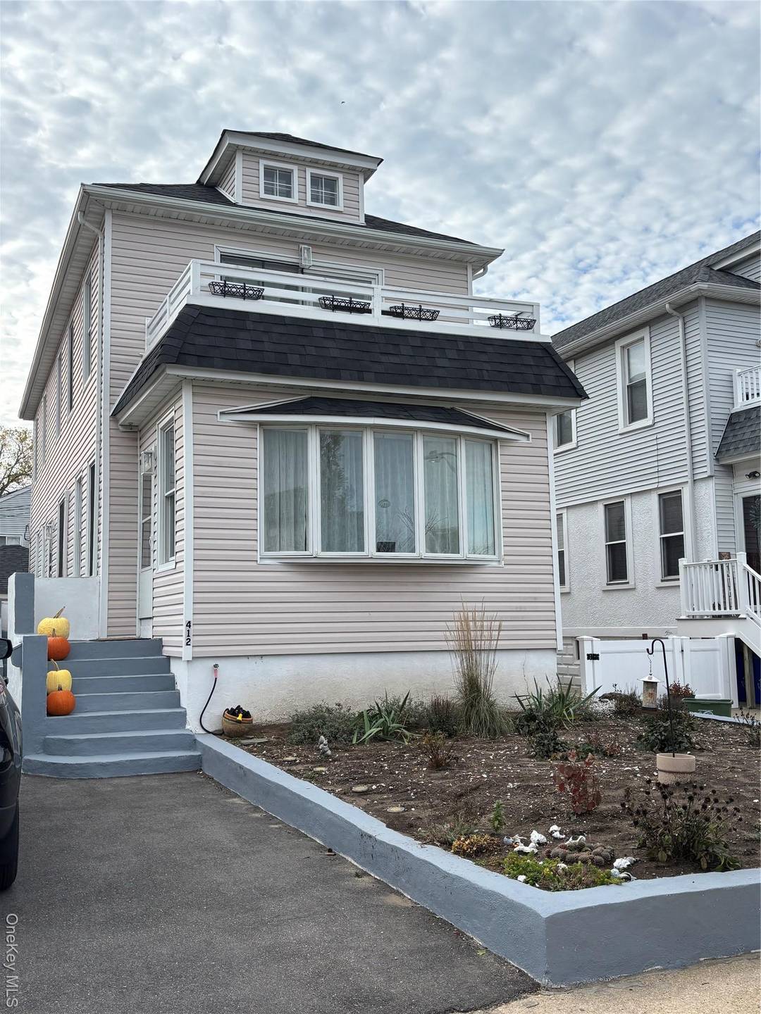 Bright, airy and gorgeous winter rental.