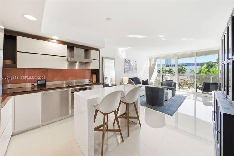 Located in the north building of the Artepark Condominium, this spacious 1 bed, 1.