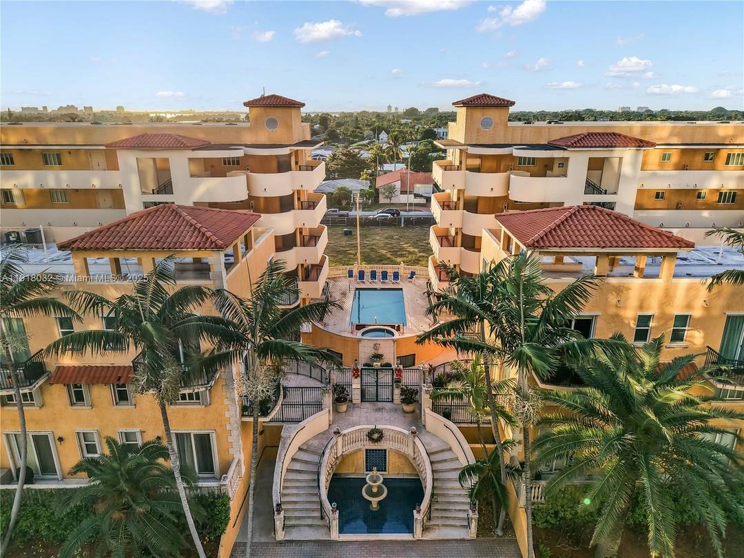 Welcome to your Surfside beach escape just steps from the sand and the Atlantic Ocean !