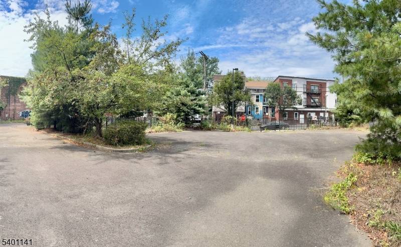 Development parcel well suited for multi family building, a mixed use building with ground floor commercial and apartments above, or a single larger townhouse duplex scheme.