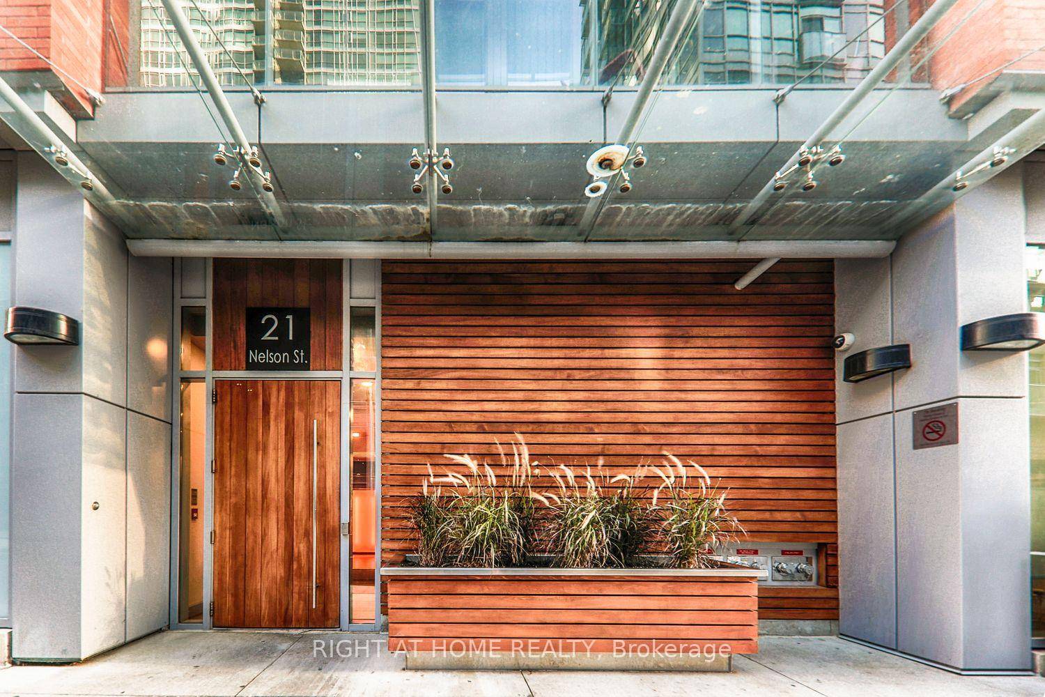 Client RemarksCozy 1 Bedroom With Sliding Wall amp ; Large Closet In Lux Downtown Condo In The Heart Of The Entertainment amp ; Financial District.