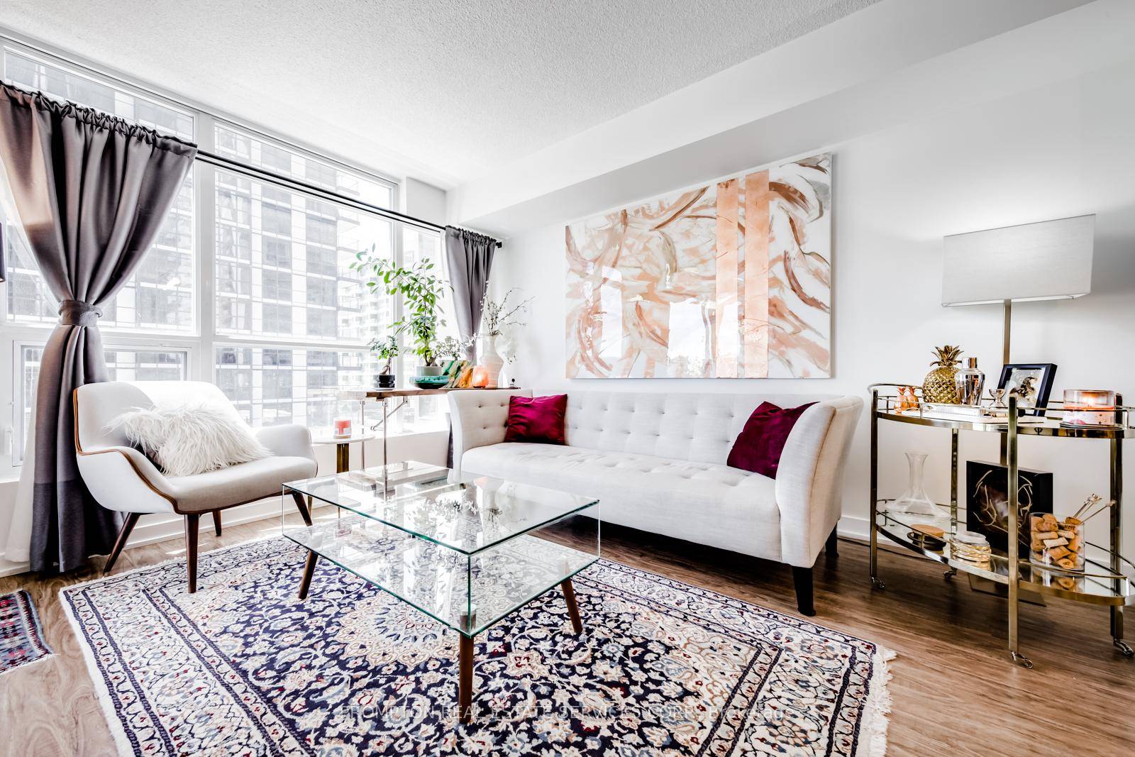 Live above it all at Discovery Condos by Concord, perfectly positioned in vibrant North York.
