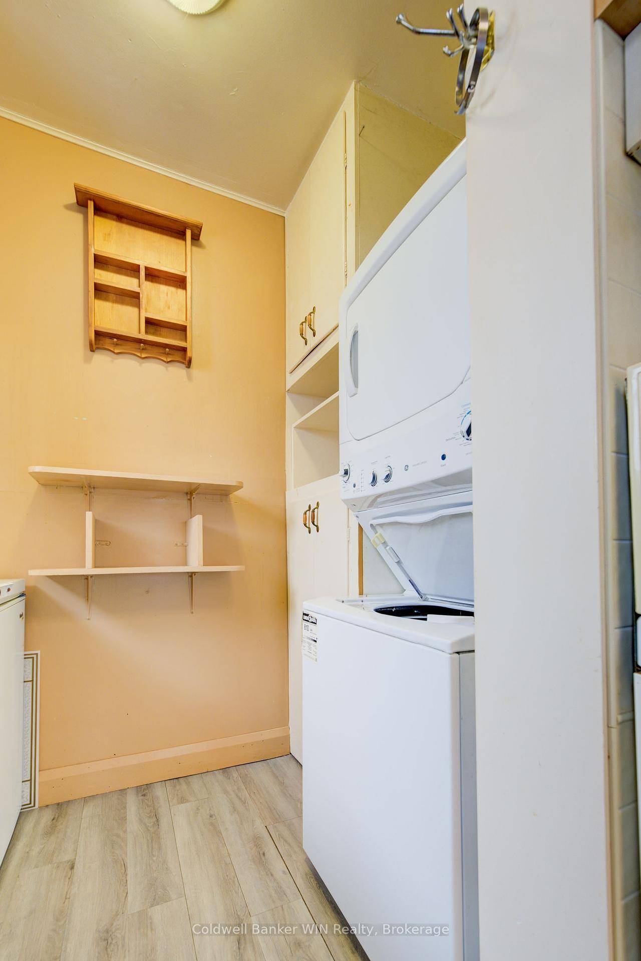 341 Main St N in the town of Mount Forest is located conveniently between the downtown core of shopping and the northern end of town with groceries and more.