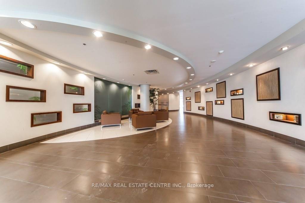 Beautifully Furnished 2 Bedroom, 2 Bathroom Condo Bright, Spacious, and Move In Ready !