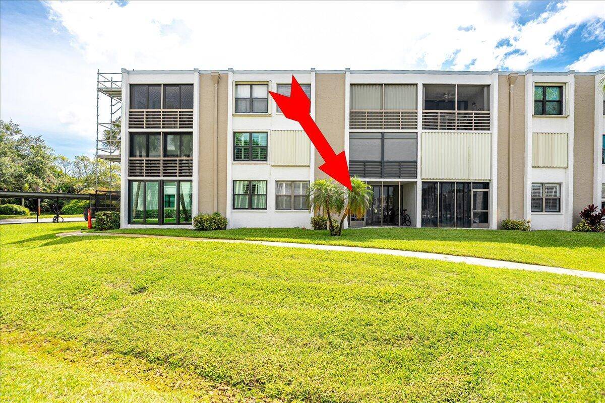 Move in Ready Ground Floor 2 2 Condo with Canal View !