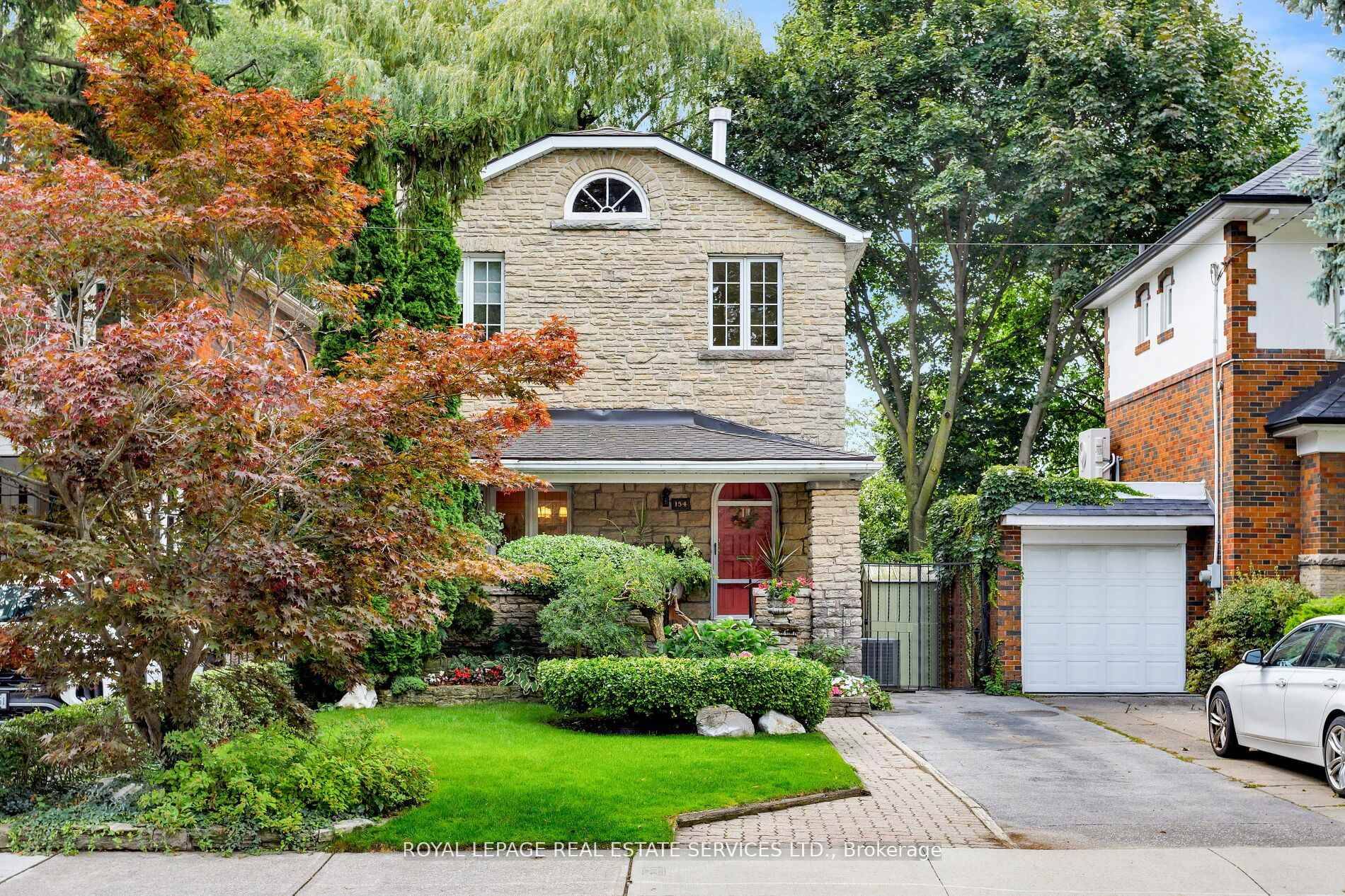 STUNNING RAVINE LOT with private driveway in Desirable Upper Bloor West Village Baby Point Neighbourhood.