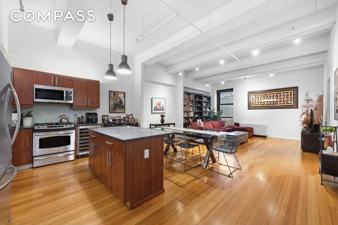 The BellTel Lofts, a landmark Art Deco condominium conversion in Downtown Brooklyn, is emblematic of Brooklyn s 21st century renaissance.