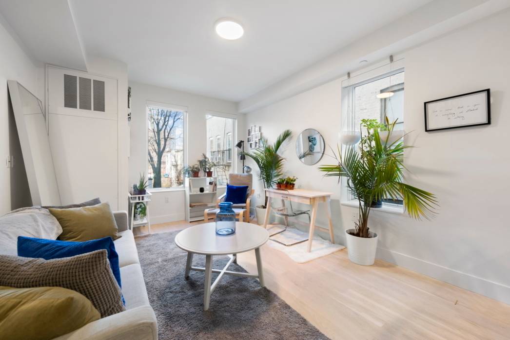 Apartment Details 1 bed Butterfly virtual doorman system In unit washer and dryer Solar window treatments in the living room Blackout shades in the bedroom Wide plank white oak flooring ...