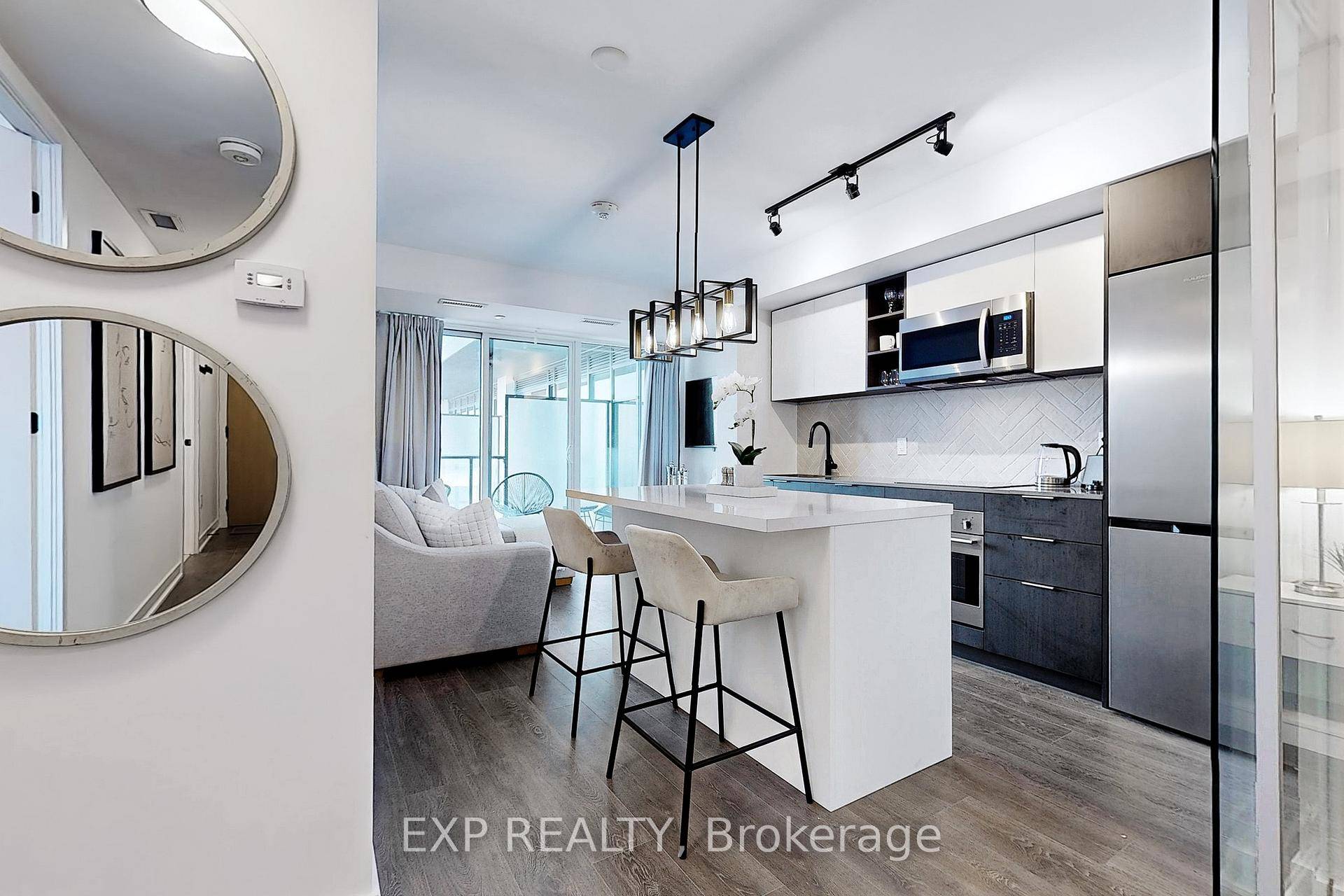 SHORT TERM RENTAL WEEKLY 1, 750 MONTHLY 6, 500 Furnished Mid Term Rental Not shared Experience the epitome of luxury living in Central Etobicoke's vibrant Queensway with this Brand New ...