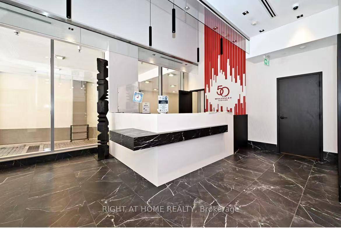 A bright, south facing one bedroom Den unit with one parking and one locker included, prime location just steps from Wellesley Subway, the U of T, TMU, hospitals, banks, shopping, ...